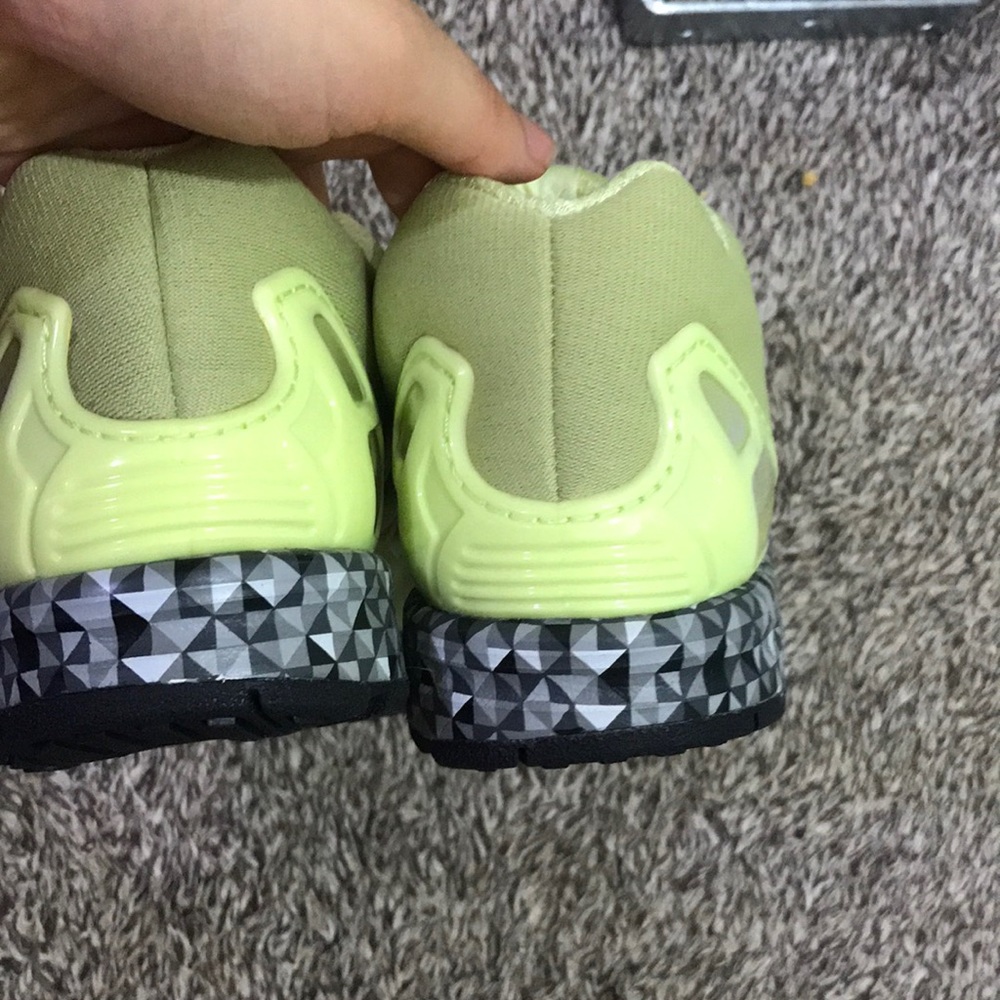 YELLOW/ HIGHLIGHTER ADIDAS SNEAKERS - Picture 5 of 6